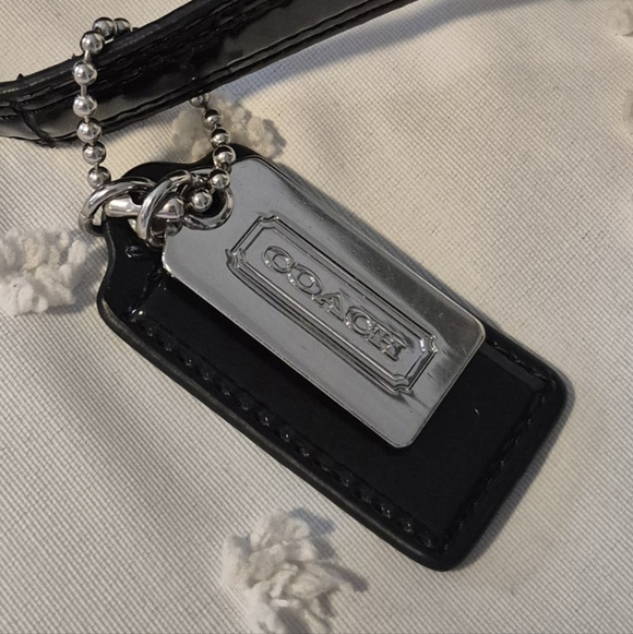 Coach Stunning Black Patent Leather Shoulder Bag - Picture 7 of 10